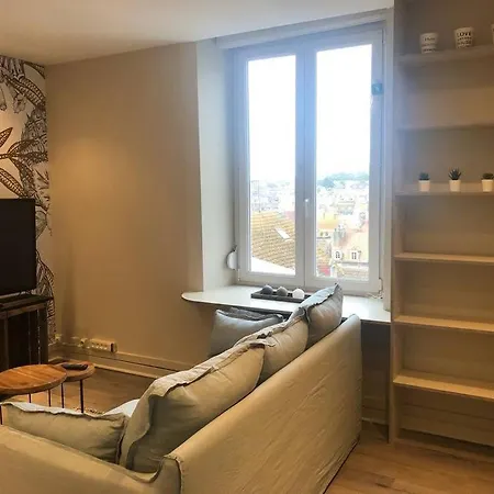 Petit Nid Sur La Cote